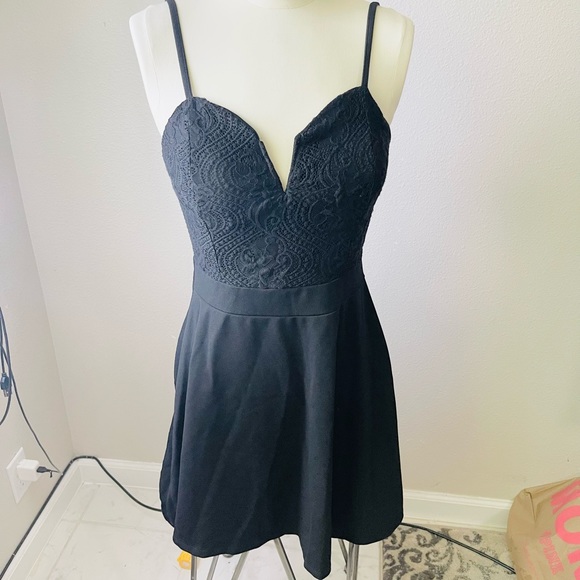 Womens dresses - Picture 6 of 15